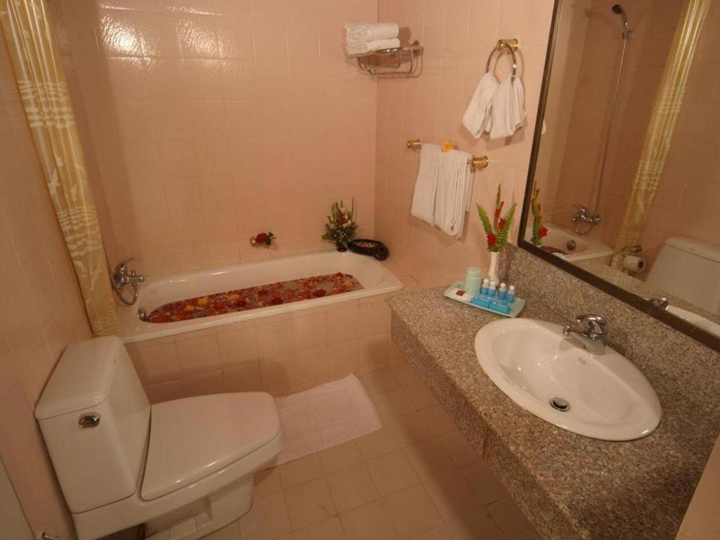 Yuzana Hotel Γιανγκόν Εξωτερικό φωτογραφία