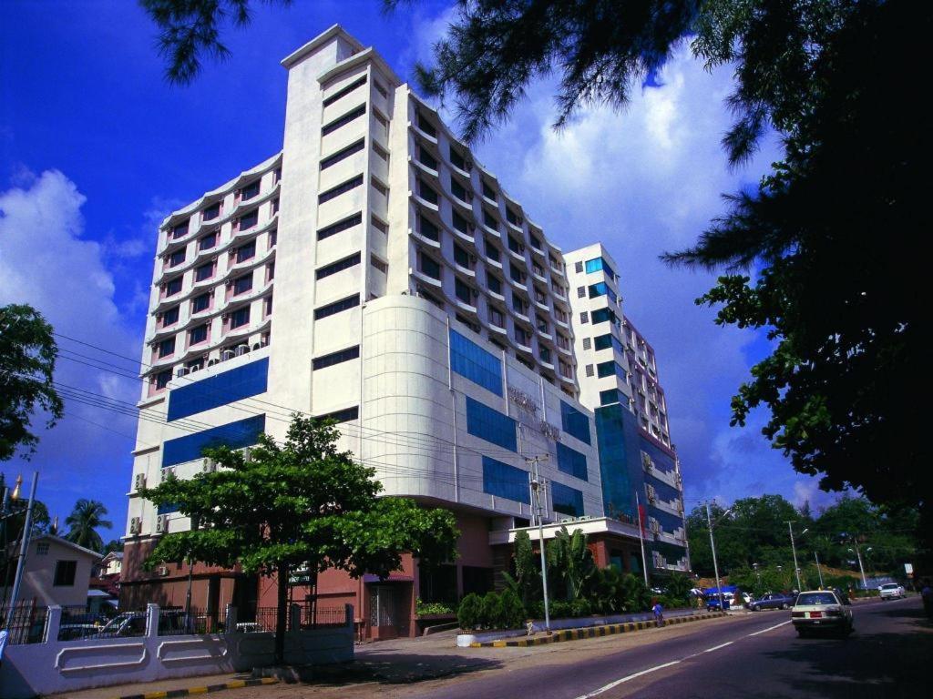 Yuzana Hotel Γιανγκόν Εξωτερικό φωτογραφία