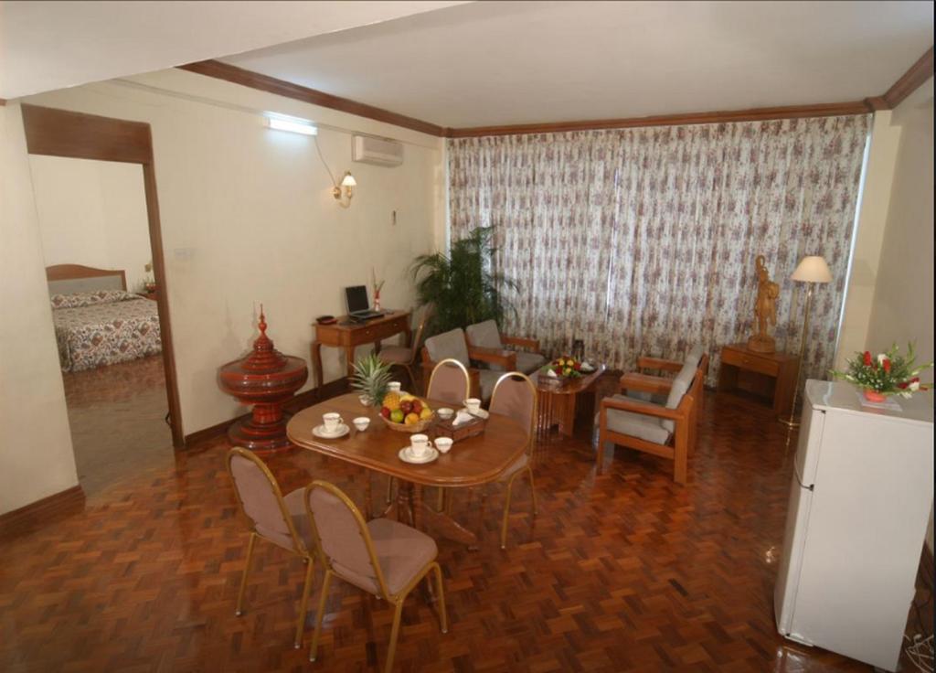 Yuzana Hotel Γιανγκόν Εξωτερικό φωτογραφία