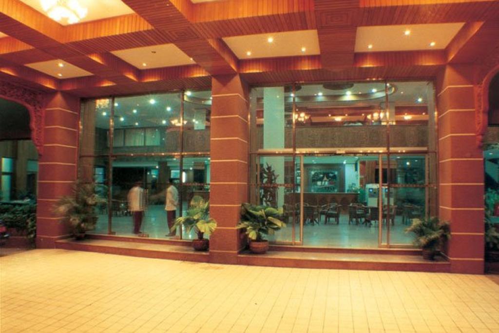 Yuzana Hotel Γιανγκόν Εξωτερικό φωτογραφία