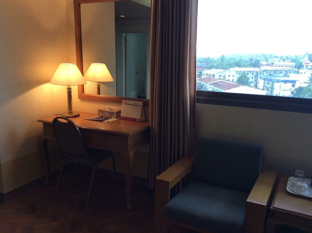Yuzana Hotel Γιανγκόν Εξωτερικό φωτογραφία