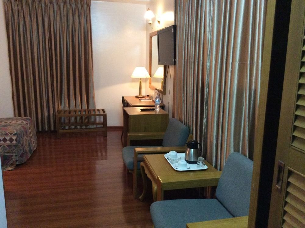 Yuzana Hotel Γιανγκόν Εξωτερικό φωτογραφία