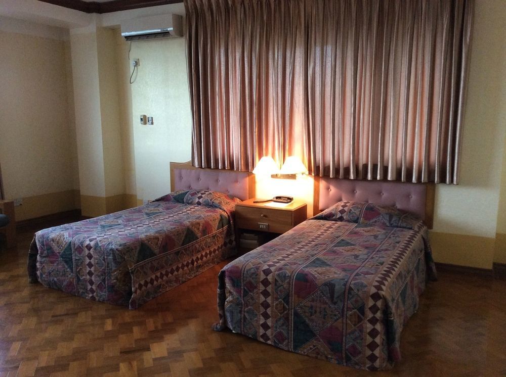 Yuzana Hotel Γιανγκόν Εξωτερικό φωτογραφία