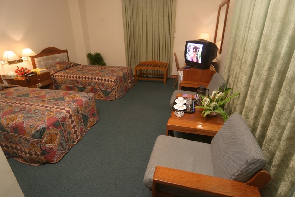 Yuzana Hotel Γιανγκόν Εξωτερικό φωτογραφία